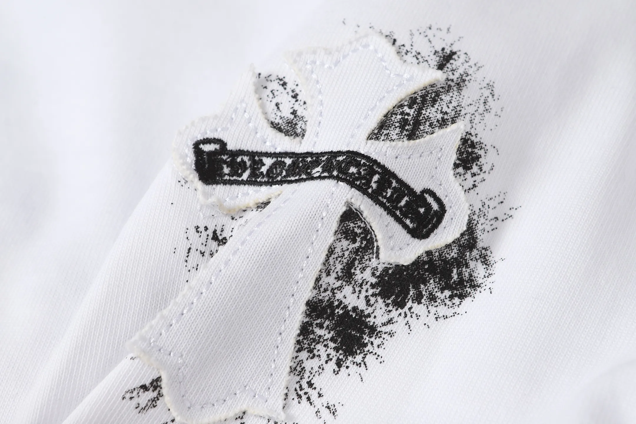 P150 💰 Actual pictures [High-end quality] Code: 8915# Color: Black White Size: S to XXL 2026ss Internet celebrity cross 🔥New Chrome Hearts 320g customized fabric Chrome heart round neck short sleeves 🔥Cross burnt appliqué embroidered men and women loose version